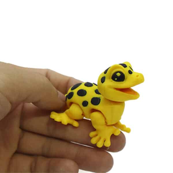 Customized 3D Printed Plastic Gecko Model with Movable Joints - Image 6