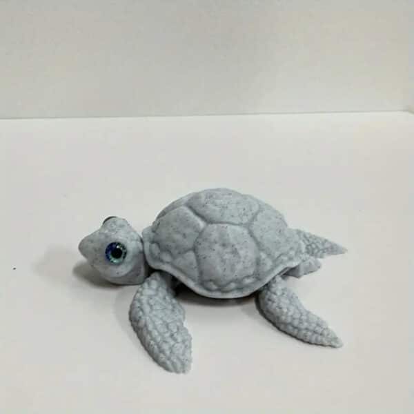 3D Printed Articulated Sea Turtle Toy with Lifelike Eyes - Image 3