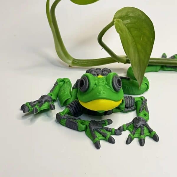3D Printed Authentic Lifelike Frog Sculpture Toy for Kids - Image 4