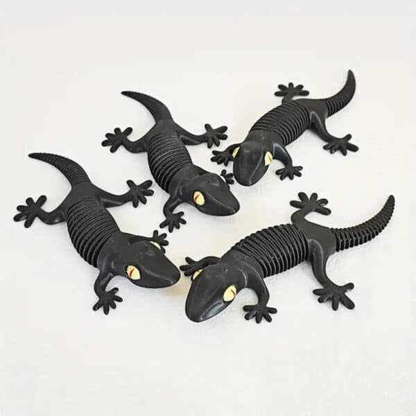 Customized 3D Printed Black Gecko Toy with Movable Body - Image 4
